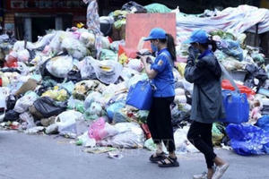 Bất cập trước tình trạng đùn đẩy trách nhiệm tại bãi rác Nam Sơn, Sóc Sơn, Hà Nội