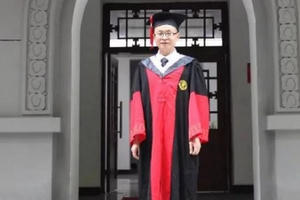 Hành trình trở thành tiến sĩ của nông dân chăn vịt ở Trung Quốc