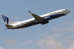 Máy bay Boeing 737 của NordStar chở 173 người hạ cánh khẩn cấp