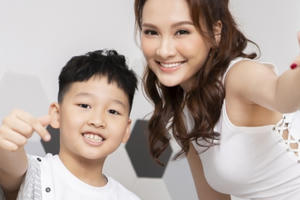 Anh Thư "Về nhà đi con" rủ con trai làm người mẫu nhân dịp ngày Quốc tế Thiếu nhi