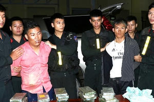 Tông thẳng vào xe công an để tháo chạy khi đang vận chuyển khối lượng lớn “hàng trắng”