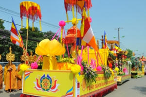 Ấn tượng hình ảnh diễu hành xe hoa, và nghi thức Phật giáo mừng Đại lễ Phật đản 2019 tại Hà Nội
