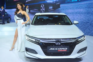 Honda Accord giá từ 1,319 tỉ đồng có "đồ chơi" gì đắt giá?