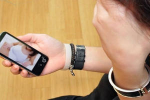 Mất đời con gái vì gửi hình khỏa thân cho bạn ảo Mất đời con gái vì gửi hình khỏa thân cho bạn ảo