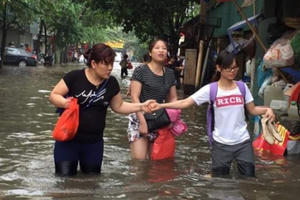 Tối nay Hà Nội tiếp tục mưa lớn