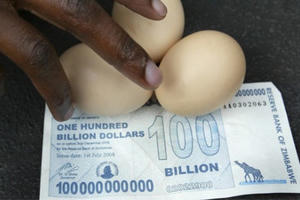 Zimbabwe sắp in tiền mệnh giá tương tự USD