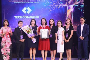 Techcombank - Ngân hàng duy nhất được vinh danh "Ứng biến xuất sắc" tại Vietnam HR Awards 2020