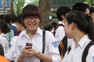 Tuyển sinh vào lớp 10 ở Hà Nội: Nín thở cuộc đua vào trường công lập