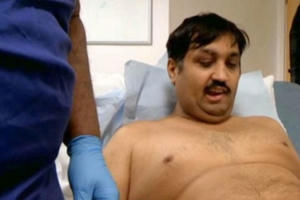 Phẫu thuật cho người đàn ông có “cậu bé khủng” nhỏ đi