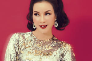 MC Thanh mai sang trọng kiêu sa trong những mẫu áo dài cách tân