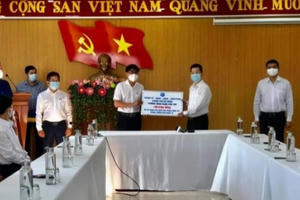 Đà Nẵng: Thưởng "nóng" 2 đơn vị có thành tích chống dịch Covid-19