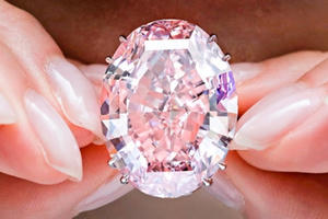 Bản tin Quốc tế Plus số 15: Viên kim cương đắt nhất lịch sử đã có chủ