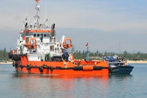 Cảnh sát biển cứu 8 ngư dân Quảng Ngãi trôi dạt 5 ngày