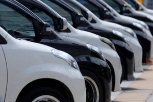 Ô tô nhập khan hiếm: Giá tăng mạnh, khách hàng bị hủy hợp đồng