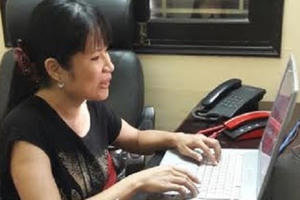 Người phụ nữ đi tìm ánh sáng Người phụ nữ đi tìm ánh sáng