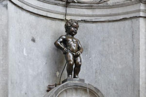 Chuyện thú vị xung quanh tượng cậu bé đứng 'tè' ở Bỉ