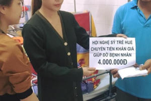 Phố đi bộ Huế: Cảm động chương trình biểu diễn nghệ thuật làm thiện nguyện