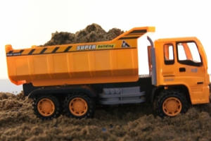 Hoài Ân (Bình Định): Nguy cơ tiềm ẩn từ những xe chở cát