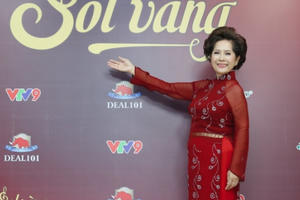 Danh ca Phương Dung từng ăn me thay cơm khi đi diễn