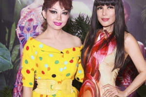 Nữ ca sĩ Nhật Hạ khoe khéo bờ vai trần thon thả