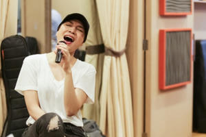 Mỹ Tâm sẵn sàng “bùng nổ” cảm xúc tại phố đi bộ đẹp nhất của Hà Nội Mỹ Tâm sẵn sàng “bùng nổ” cảm xúc tại phố đi bộ đẹp nhất của Hà Nội