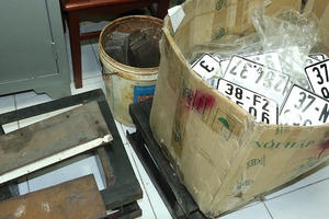 Đánh sập đường dây buôn lậu xe sang từ Lào về Việt Nam