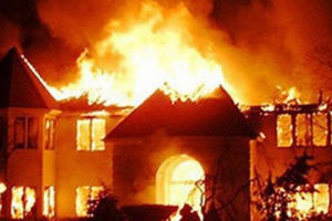 Mâu thuẫn, vợ phóng hỏa đốt nhà để giết chồng rồi tự sát Mâu thuẫn, vợ phóng hỏa đốt nhà để giết chồng rồi tự sát