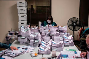 Tiền cá cược cuộc đua Trump-Biden lên tới 400 triệu USD