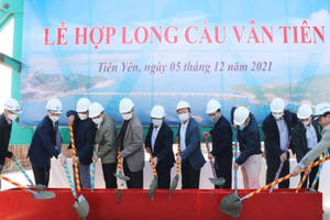 Hợp long cầu dài nhất Quảng Ninh, kết nối các khu kinh tế trọng điểm