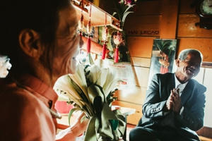 Xúc động với chùm ảnh "Chuyện tình bãi rác" Xúc động với chùm ảnh "Chuyện tình bãi rác"