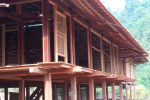 Nhà sàn “khủng” giữa điểm nóng “nghiến tặc”: Chúng tôi biết nhưng đang làm báo cáo