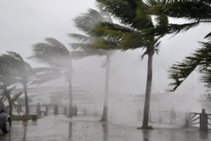 Dự báo bão số 8 sẽ đổ bộ vào đất liền sáng sớm mai (26/10)