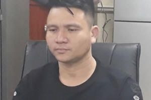 Bắt "siêu trộm" gây án ở nhiều tiệm vàng lớn, lấy hàng trăm cây vàng Bắt "siêu trộm" gây án ở nhiều tiệm vàng lớn, lấy hàng trăm cây vàng