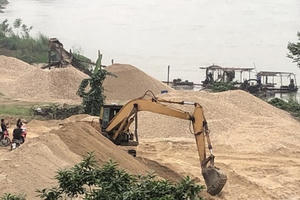 Liên tiếp phát hiện hành vi khai thác trái phép trên sông Hồng, sông Lô