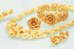 Giá vàng cuối ngày 24/10: Dậm chân tại chỗ