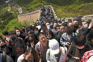 "Biển người" ùn ùn đi du lịch ở Trung Quốc