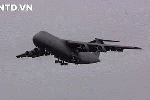 "Mổ bụng" gã khổng lồ C-5 Galaxy của Mỹ
