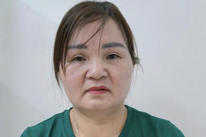 Lôi kéo người khác sang Trung Quốc làm thuê, một phụ nữ bị khởi tố về tội "Tổ chức cho người khác trốn đi nước ngoài"