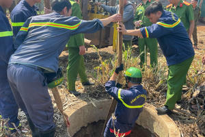 Giải cứu thành công bé trai rơi xuống giếng sâu 20m ở Đắk Lắk