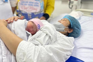 Từ 1/7: Mẹ sinh con thứ 2 được nghỉ 7 tháng