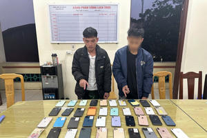 Bắt giữ 2 đối tượng lẻn vào ăn trộm 39 điện thoại iPhone ở Phú Thọ