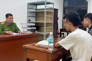 Bắt giữ 2 đối tượng trốn truy nã từ Campuchia trở về nước