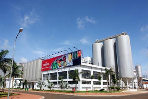 Dự báo kinh tế toàn cầu năm 2026 chậm lại, Bia Sài Gòn - Miền Trung (SMB) đặt mục tiêu lợi nhuận 2026 giảm 23%