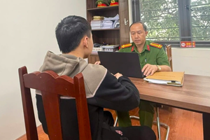 Phú Thọ: Triệt phá vụ mua bán người dưới 16 tuổi, khởi tố 5 đối tượng
Phú Thọ: Triệt phá vụ mua bán người dưới 16 tuổi, khởi tố 5 đối tượng