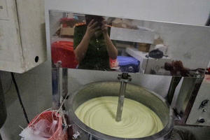 Triệt phá “công xưởng” sản xuất mỹ phẩm giả quy mô lớn trong khu dân cư