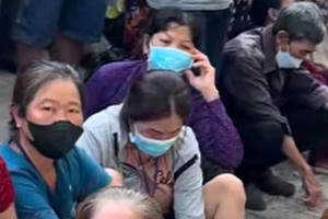 Những suất cơm nghĩa tình nơi cổng bệnh viện  