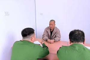 Trốn lệnh truy nã ra nước ngoài về tội giết người, khi vừa về nước liền bị Công an bắt giữ Trốn lệnh truy nã ra nước ngoài về tội giết người, khi vừa về nước liền bị Công an bắt giữ