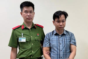 Cần Thơ: Bắt giữ đối tượng sử dụng giấy tờ giả lừa đảo chiếm đoạt gần 3 tỷ đồng
Cần Thơ: Bắt giữ đối tượng sử dụng giấy tờ giả lừa đảo chiếm đoạt gần 3 tỷ đồng