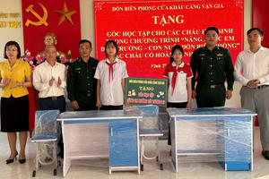 Trao tặng “Góc học tập cùng em hướng tới tương lai” cho học sinh khó khăn vùng biển Vạn Gia