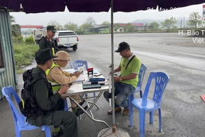 Xử phạt tài xế điều khiển xe khách không nhường đường cho đoàn xe ưu tiên 